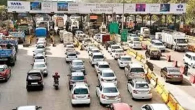 રાજકોટ-અમદાવાદ હાઇ-વે પર માલિયાસણ ટોલ પ્લાઝાના વિરોધમાં પ્રદર્શન અને હાઇવે ટ્રાફિકના દ્રશ્યો.