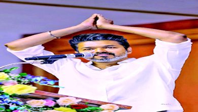 1956: કિશોર કુમાર-વહિદા રેહમાન ને સુનીલ દત્ત એક વર્ષમાં ગાયક - અભિનેતાની નવ ફિલ્મ રિલીઝ થઈ હતી અને જુદી જુદી આઠ હીરોઈન સાથે એમની જોડી જામી હતી.