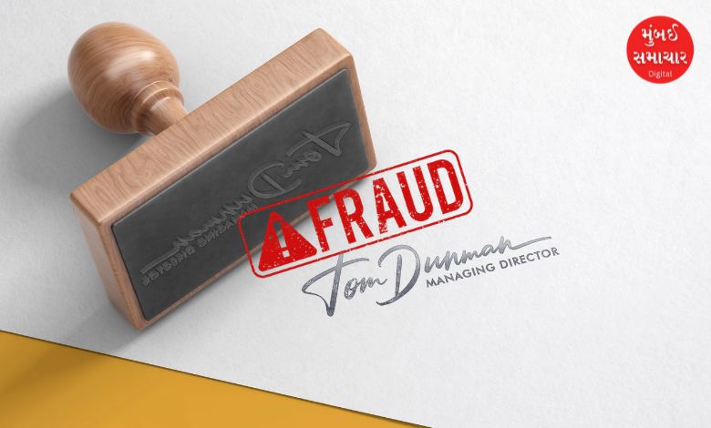 નવા રાબડીયા ગ્રામ પંચાયત બહાર એકત્ર થયેલા ગ્રામજનો અને ભ્રષ્ટાચારનો વિરોધ કરતા યુવાનો.