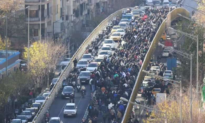 ઈરાનમાં ખામેનીના શાસન સામે જનતાનો બળવો! અથડામણમાં 7 ના મોત, આ કારણે જનતામાં રોષ