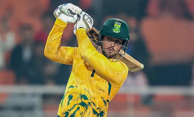 ક્વિન્ટન ડિકૉક વેસ્ટ ઇન્ડિઝ સામે સેન્ચુરિયન ગ્રાઉન્ડ પર સદી ફટકાર્યા બાદ ઉજવણી કરતો ફોટો.