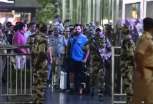 ‘બચ્ચે કો બીચ મેં મત લાઓ...’ મુંબઈ એરપોર્ટ પર રોહિત શર્માએ બેદરકાર માતાપિતાને ઠપકો આપ્યો, જાણો કેમ