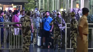 ‘બચ્ચે કો બીચ મેં મત લાઓ...’ મુંબઈ એરપોર્ટ પર રોહિત શર્માએ બેદરકાર માતાપિતાને ઠપકો આપ્યો, જાણો કેમ