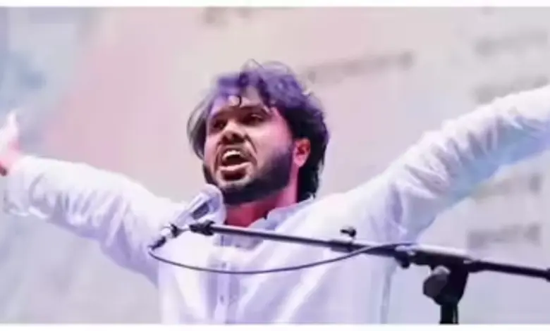 બાંગ્લાદેશમાં વિદ્યાર્થી નેતા શરીફ ઉસ્માન હાદીની હત્યાના વિરોધમાં ઢાકામાં પ્રદર્શન કરતા ઇન્કલાબ મંચના કાર્યકરો.