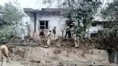 હિમાચલ પ્રદેશના સોલનમાં વિસ્ફોટ બાદ તપાસ કરતી પોલીસ અને ફોરેન્સિક ટીમ.