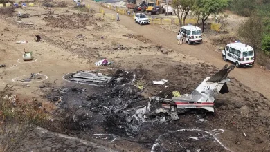 બારામતી વિમાન દુર્ઘટના સ્થળ અને તપાસ કરી રહેલી CID અધિકારીઓની ટીમનું પ્રતીકાત્મક ચિત્ર.