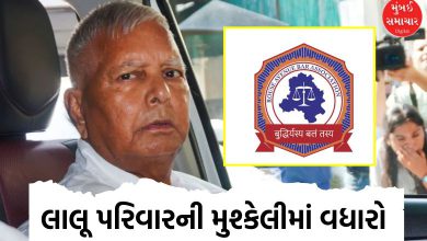 Lalu Prasad Yadav and Tejashwi Yadav outside Rouse Avenue Court Delhi