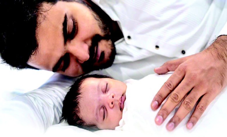 પિતા અને બાળકની સાંકેતિક તસવીર