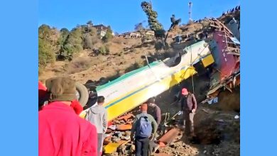 Himachal Pradesh, accident in Himachal Pradesh, bus falls into valley, 8 people dead, 5 people injured હિમાચલના સિરમૌરમાં ખાનગી બસ 200 મીટર ઊંડી ખીણમાં ખાબકીઃ આઠ પ્રવાસીનાં મોત