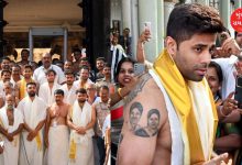 તિરુવનંતપુરમના પદમનાભસ્વામી મંદિરમાં પરંપરાગત પોશાકમાં સૂર્યકુમાર યાદવ અને અન્ય ભારતીય ક્રિકેટરો.