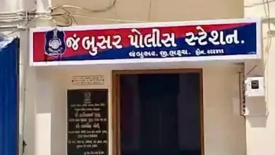 Bharuch Police officials standing with arrested accused of visa fraud scam