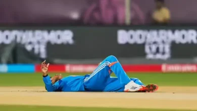 Indian woman fast bowler Kranti Gaud with her father