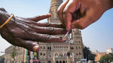 BMCના ચૂંટણી પ્રચારમાં કૉંગ્રેસ-ભાજપ વચ્ચે થઈ ઝપાઝપી: ખુરશી, પત્થર, લાકડી વડે થઈ મારામારી