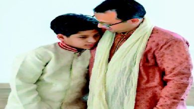 અભિનેતા ઈશાન ખટ્ટરે તાજેતરમાં એક ઈન્ટરવ્યૂમાં અત્યંત મર્મસ્પર્શી ઊંડી વાત કરી કે, પુરુષોને પુરુષ થતાં શીખવવામાં આવતું જ નથી. તેમને માત્ર એટલું જ શીખવવામાં આવે છે કે સ્ત્રી કઈ રીતે ન બનવું?!