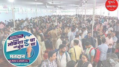 Voters showing inked fingers after casting their vote in Mumbai BMC Election 2026.