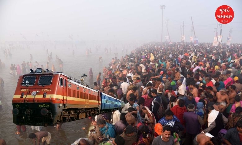 પ્રયાગરાજ સ્ટેશન પર ઉભી રહેલી ટ્રેન અને માધ મેળાના શ્રદ્ધાળુઓ