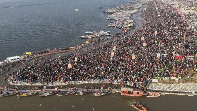 પ્રયાગરાજ સંગમ તટ પર મકરસંક્રાંતિના પવિત્ર સ્નાન માટે ઉમટેલી શ્રદ્ધાળુઓની જનમેદની.