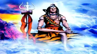 માતા દુર્ગા અને દુર્ગમાસુર વચ્ચેનું યુદ્ધ તથા બ્રાહ્મણ વેશમાં ભગવાન શિવનું પ્રતીકાત્મક ચિત્ર.