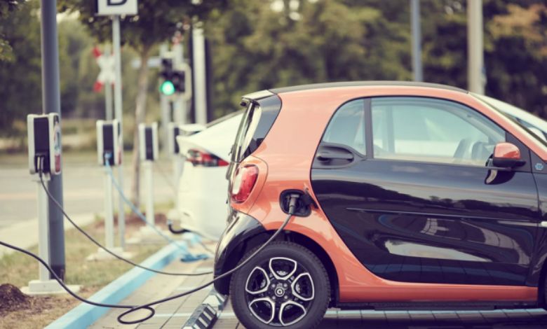 Surat Municipal Corporation caught sleeping: Bushes and bushes were seen at the EV charging station, complaint of illegal encroachment was raised