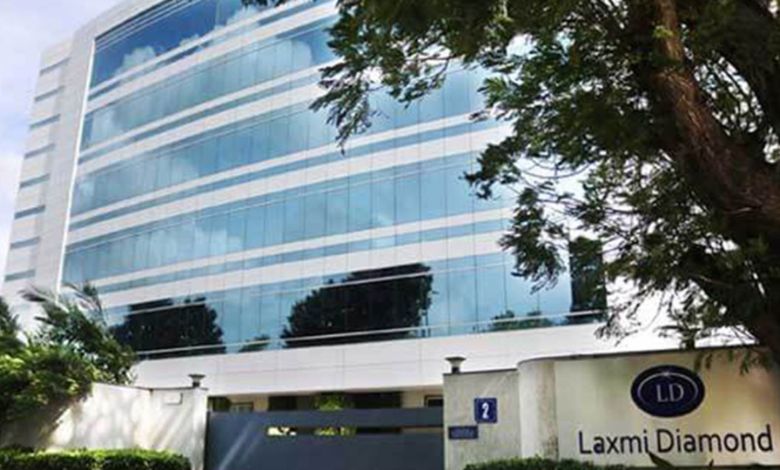 સુરતમાં લક્ષ્મી ગ્રુપ પર ITની રેડમાં કેટલા કરોડ રોકડા મળ્યા? બીજું શું મળ્યું