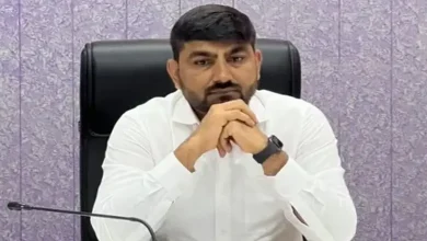 ભ્રષ્ટાચારના કેસમાં EDની કસ્ટડીમાં રહેલા સુરેન્દ્રનગરના પૂર્વ કલેક્ટર ડૉ. રાજેન્દ્રકુમાર પટેલની પ્રતિકાત્મક તસવીર.