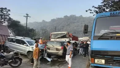 accident near Gaymukh Ghat in Thane heavy traffic jam on Ghodbunder Road