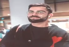 મુંબઈ એરપોર્ટ પર હાર્ટ ઈમોજીવાળા સ્વેટરમાં વિરાટ કોહલી.