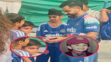 વડોદરામાં પ્રેક્ટિસ દરમિયાન વિરાટ કોહલી તેના બાળ હમશકલ (મિની કોહલી) ને ઓટોગ્રાફ આપતા.