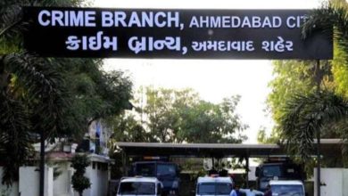 Ahmedabad Crime Branch police team intercepting a car for child trafficking rescue.