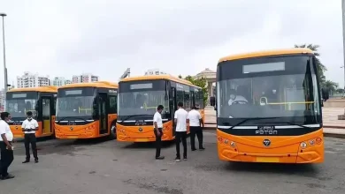 ભાવનગરમાં શરૂ થનારી નવી સફેદ અને ગ્રીન રંગની ઇલેક્ટ્રિક સિટી બસ.