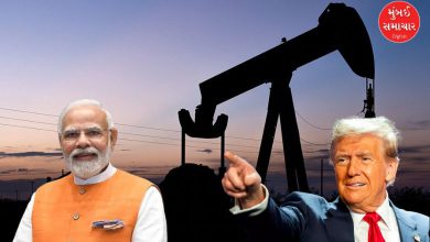 ડોનાલ્ડ ટ્રમ્પ અને પીએમ નરેન્દ્ર મોદીની પ્રતિકાત્મક તસવીર સાથે ક્રૂડ ઓઇલના બેરલ.