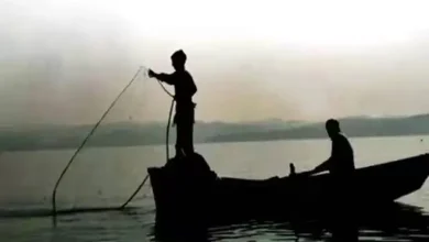 પાકિસ્તાનથી ભારત લાવવામાં આવેલો માછીમારનો પાર્થિવ દેહ અને શોકતુર પરિવારના દ્રશ્યો.