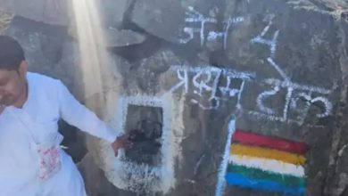 A case has been registered against those who hoisted the Jain flag on the grave of Oghadnathji in Girnar: Sadhus and saints are in trouble!