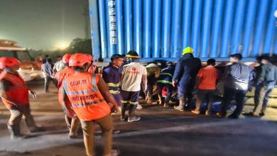 મુંબઈ-નાશિક હાઈવે પર અકસ્માત બાદ લાગેલી ટ્રાફિક જામની તસવીર.