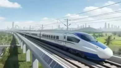 મુંબઈ-પુણે હાઈ સ્પીડ બુલેટ ટ્રેન કોરિડોર અને મહારાષ્ટ્રના આર્થિક વિકાસનું પ્રતીક.