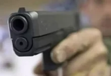 મુંબઈ પોલીસની તપાસ અને ક્રાઈમ સીન દર્શાવતી પ્રતિકાત્મક તસવીર.