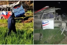 ખીણમાં પડેલી બસ અને ઘટનાસ્થળે રાહત બચાવ કામગીરીનું દ્રશ્ય.