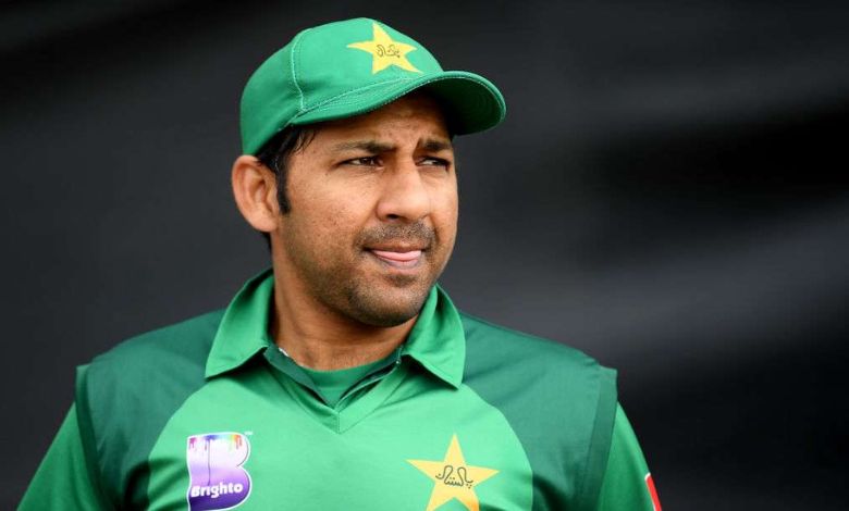 Why did Sarfaraz Ahmed use his mobile during the match against India? Social media is in a frenzy
