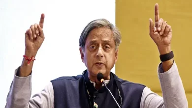 કોંગ્રેસ નેતા રાહુલ ગાંધી અને શશિ થરૂર વચ્ચે વૈચારિક મતભેદ દર્શાવતો ફોટો.