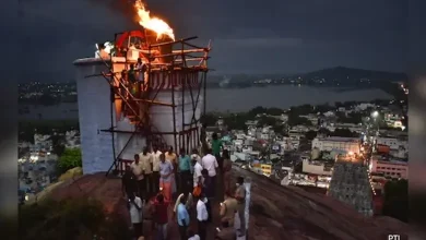 : સુપ્રીમ કોર્ટે તમિલનાડુના પવિત્ર તિરુપરંકુન્દ્રમ ટેકરી પર પશુ બલિ અને નમાઝ પર પ્રતિબંધ મૂકતા હાઇકોર્ટના આદેશને યોગ્ય ઠેરવ્યો છે. તેમજ આ ચુકાદા