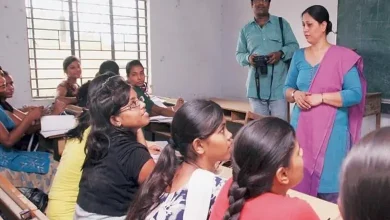 ગુજરાત શૈક્ષિક મહાસંઘના સભ્યો દ્વારા શિક્ષકોને બિન-શૈક્ષણિક કામગીરી સોંપવા સામે વિરોધ પ્રદર્શન.