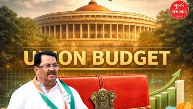 મહારાષ્ટ્રમાં કેન્દ્રીય બજેટ સામે વિરોધ પ્રદર્શન કરતા કોંગ્રેસ નેતા અને ખેડૂત સંગઠનો.