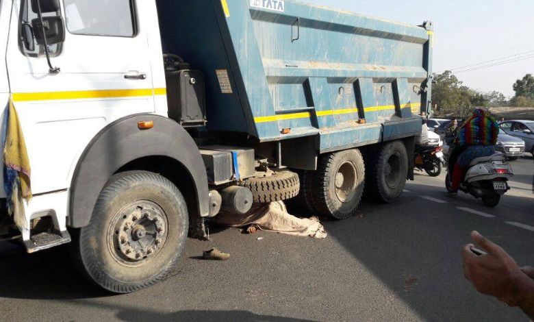 અમદાવાદમાં બેફામ ડમ્પર ચાલકે પોલીસ અધિકારીને 200 મીટર ઢસડી મોતને ઘાટ ઉતાર્યા