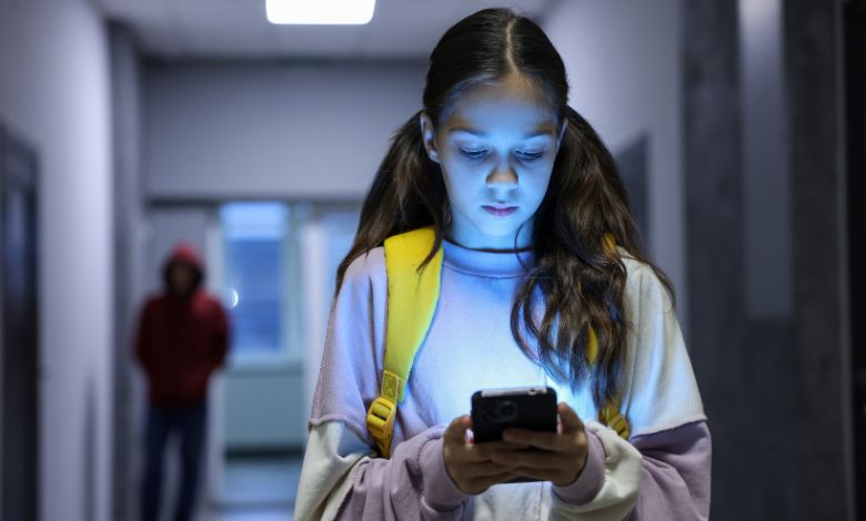 અમદાવાદમાં ગેમ રમતાં સંપર્કમાં આવેલી સગીરા સાથે યુવકે સંબંધ બાંધ્યા, બંગાળ ભગાડી ગયો ને............