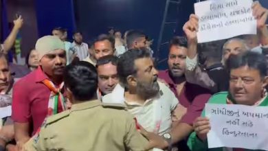 ગાંધીના ગુજરાતમાં 'હું નથુરામ' નાટક સામે હોબાળો: NSUIએ કર્યો હોબાળો