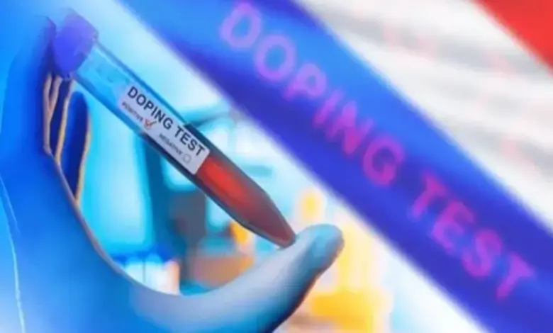 ગિરનારના પગથિયાં ચઢતા ખેલાડીઓ અને ડોપિંગ ટેસ્ટના મેડિકલ રિપોર્ટનું પ્રતીકાત્મક ચિત્ર.