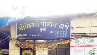 Mumbai Police team successfully arresting a long-time absconding thief in Vile Parle.