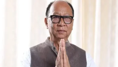 મણિપુરના નવા નિયુક્ત મુખ્યમંત્રી યુમનામ ખેમચંદ સિંહ અને ભાજપના નેતાઓની બેઠકની તસવીર.